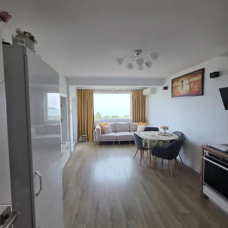 Sea View Апартамент *